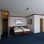 Heldt 3*